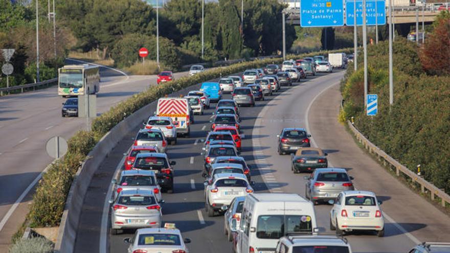 Largas retenciones en la Vía de Cintura por un accidente