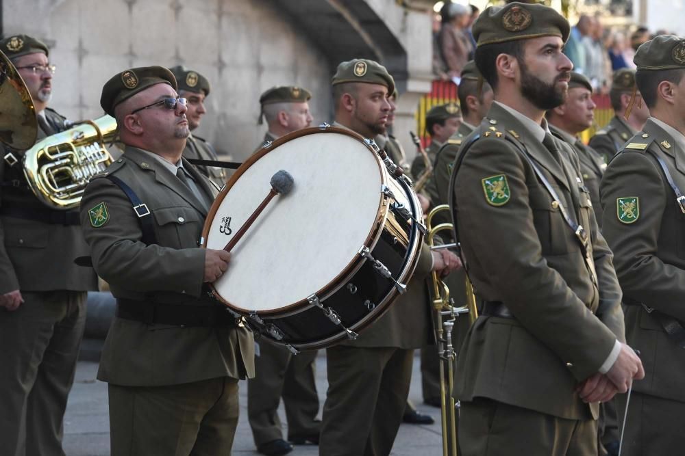 Homenaje a la bandera de la Asociación de Meigas de las Hogueras de San Juan