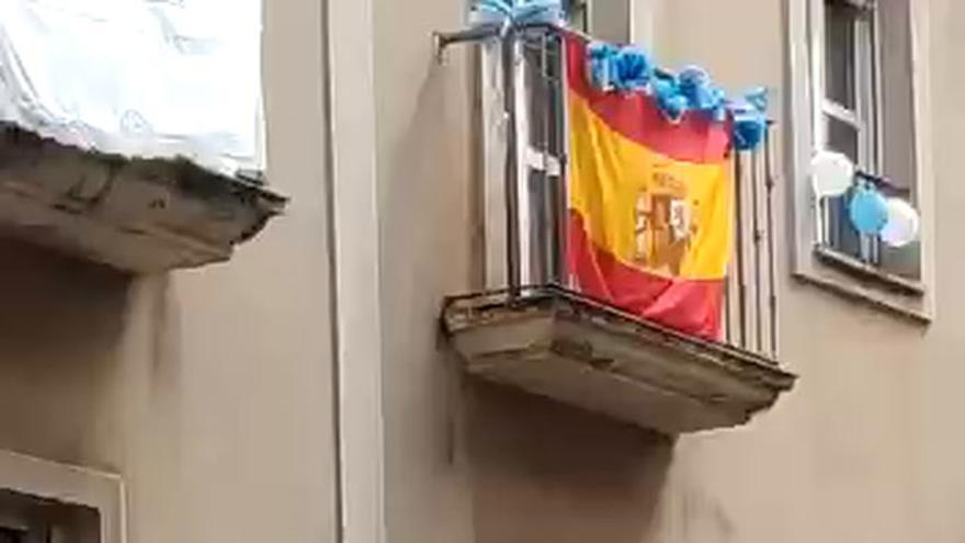 Cáceres saca a sus balcones la procesión del Encuentro