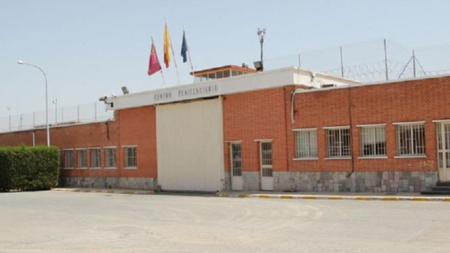 Fachada de la cárcel de Sangonera, en Murcia.