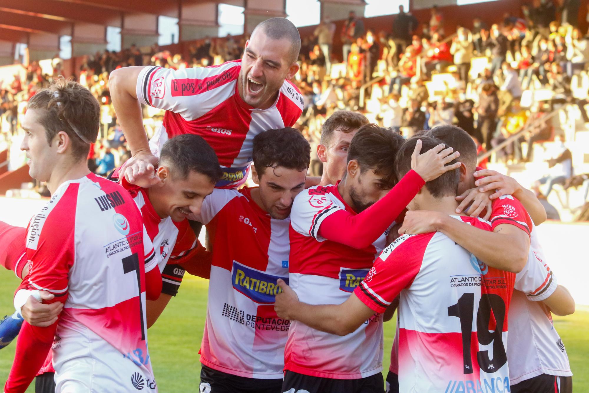 Las imágenes de la victoria del Arosa ante el Salamanca (1-0)