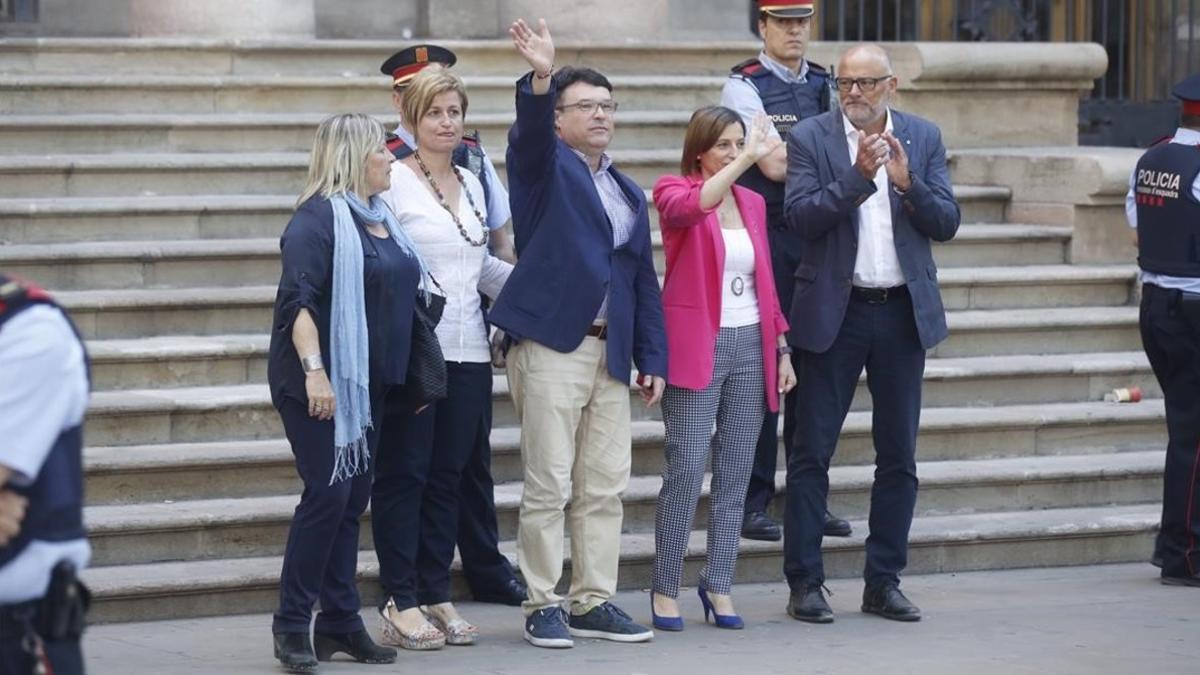 Nuet, con los otros miembros de la Mesa imputados: Carme Forcadell, Anna Simó, Lluís Corominas y Ramona Barrufet.