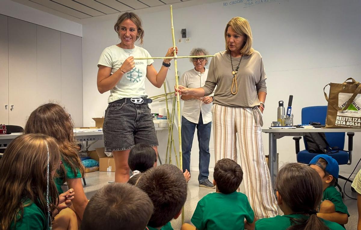 Susana Camarero visita la Escuela d’Estiu de Torrent.