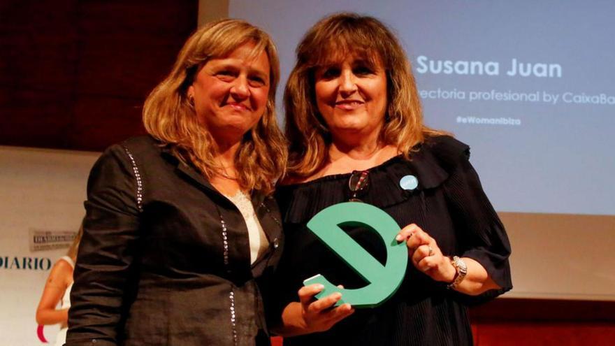 Mónica Izquierdo con Susana Juan, premio eWoman. | 