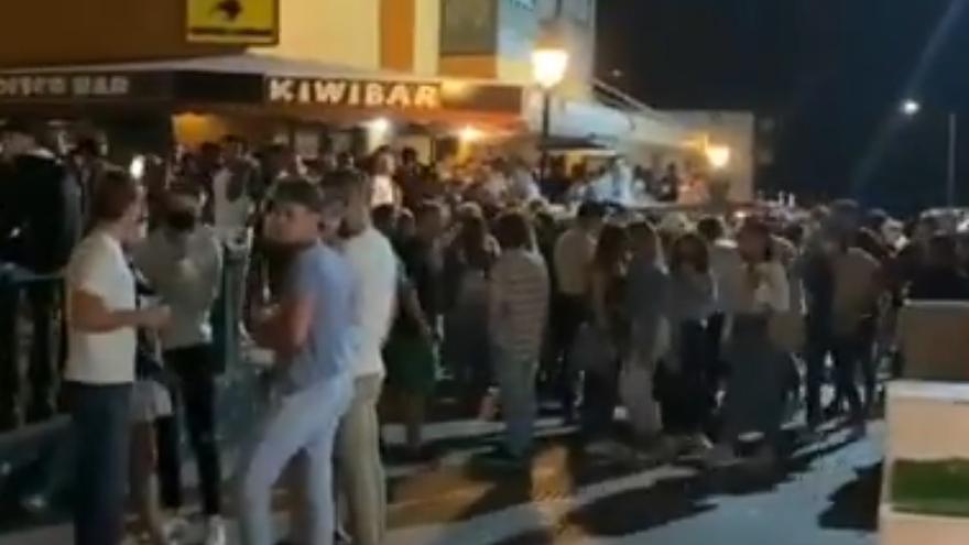 Multitudinarias fiestas y denuncias por drogas y tenencia de armas en Corralejo