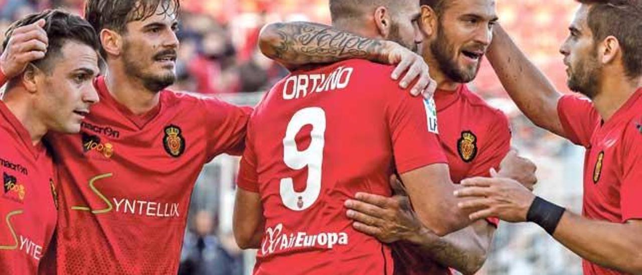 Los bermellones celebran uno de sus goles frente al Leganés