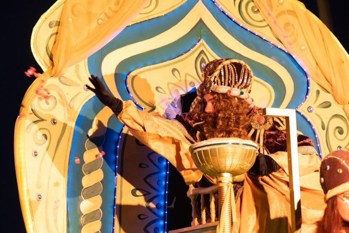 Mira aquí todas las fotos de la cabalgata de Reyes Magos en Ibiza