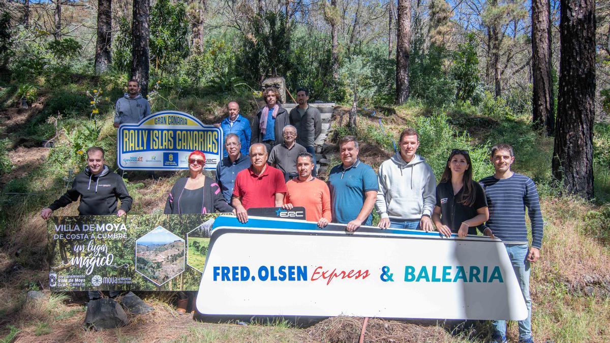 Imagen de los participantes en el acto de plantación del Rally Islas Canarias