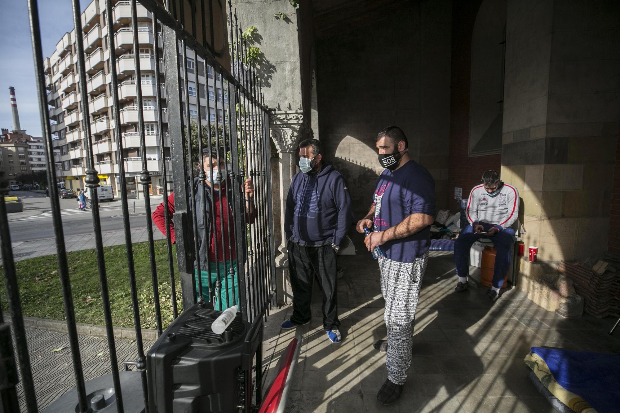 Los encerrados en las iglesias de La Felguera y Laviana