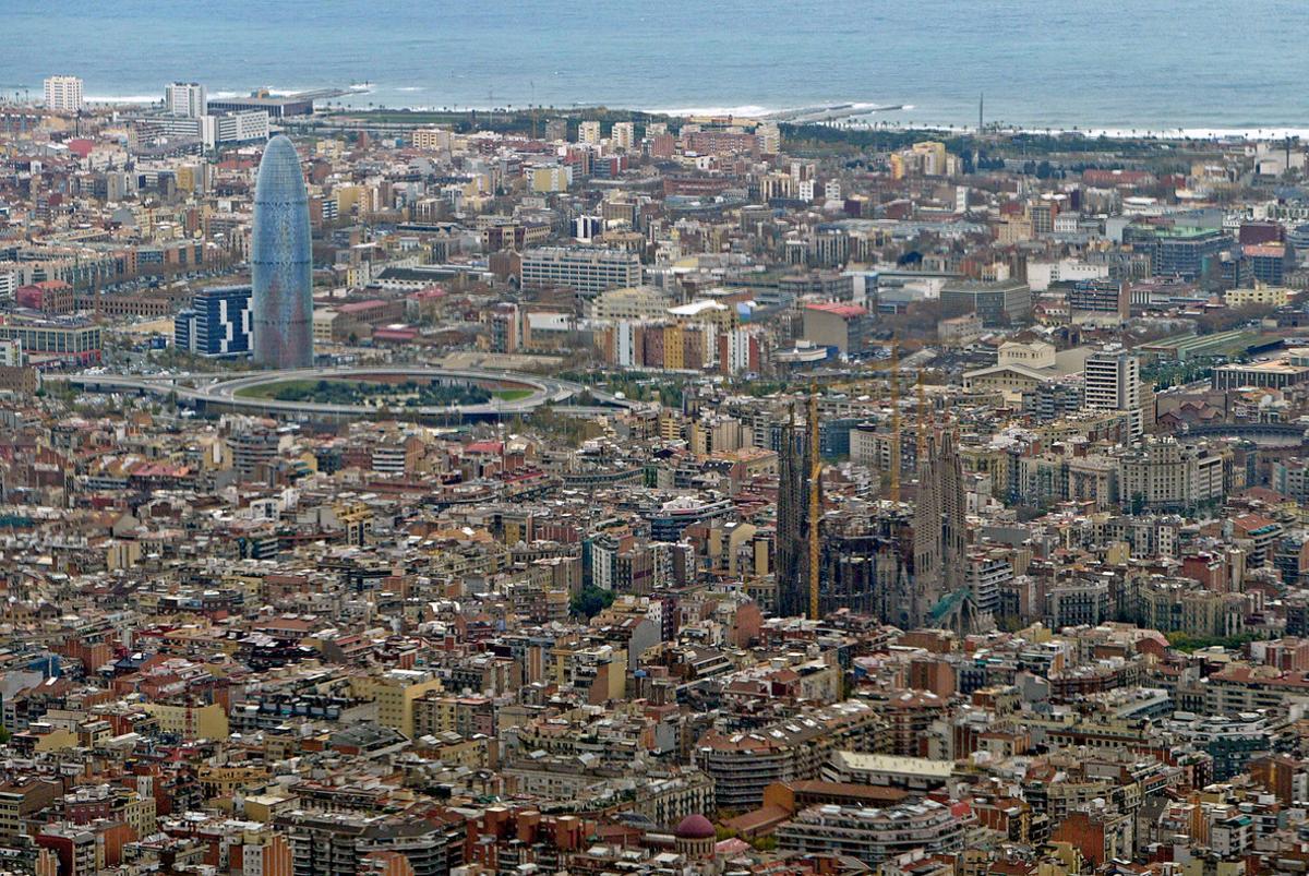 Vista de Barcelona tomada desde un helicóptero, en una imagen de archivo.