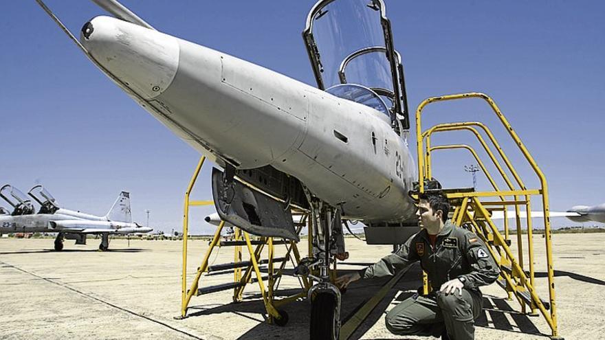 Un F-5 de Talavera pierde la cúpula trasera en pleno vuelo