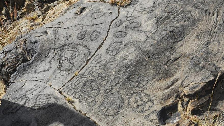 Algunos de los grabados que se pueden observar en el Parque de El Julan.