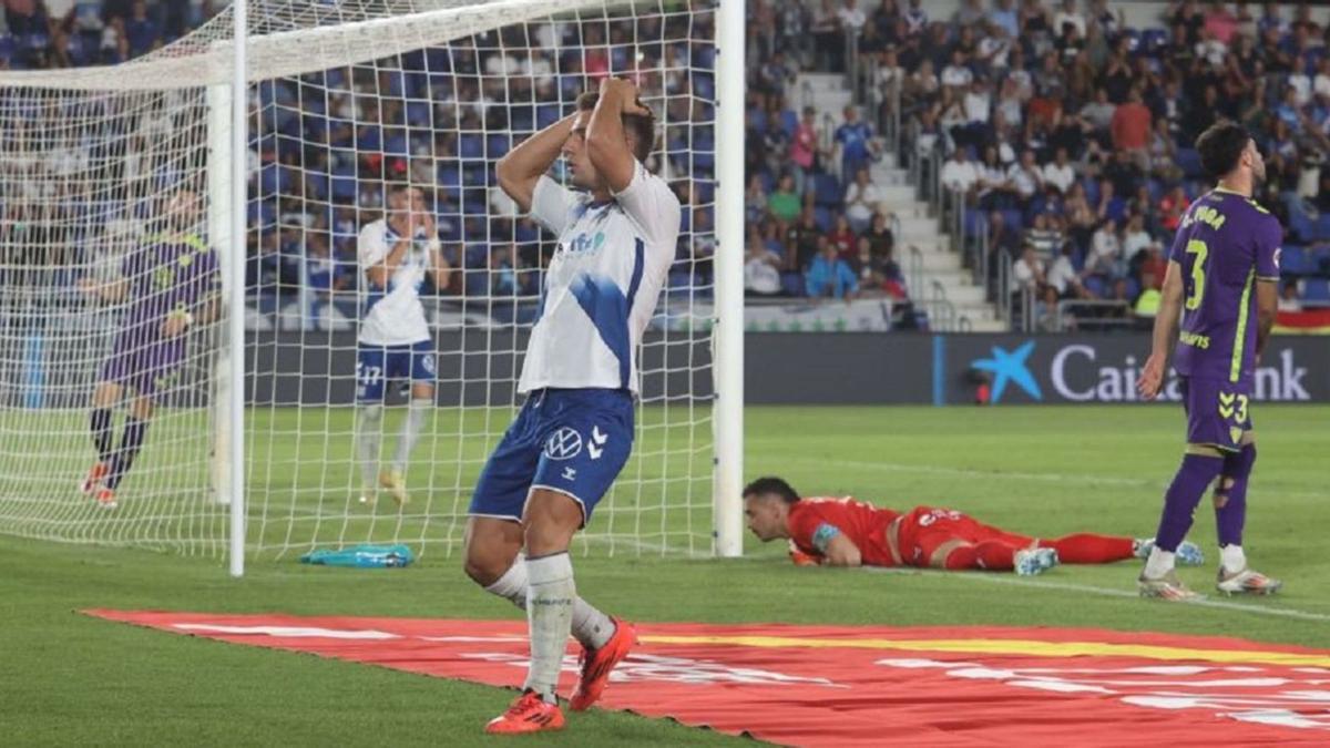 Imagen del encuentro de la primera vuelta entre el CD Tenerife y el Málaga CF disputado en el Heliodoro Rodríguez López.