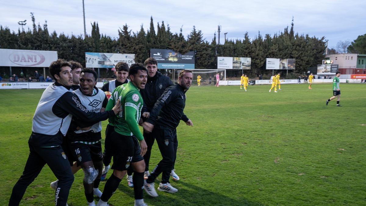 Les millors imatges de l'empat en el derbi entre el Peralada i l'Escala