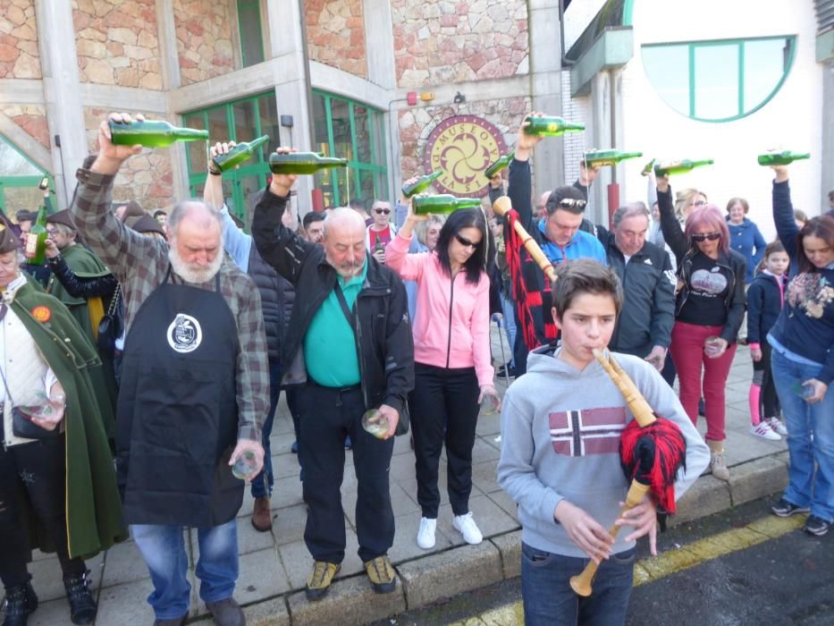 Asturias escancia para defender la cultura sidrera