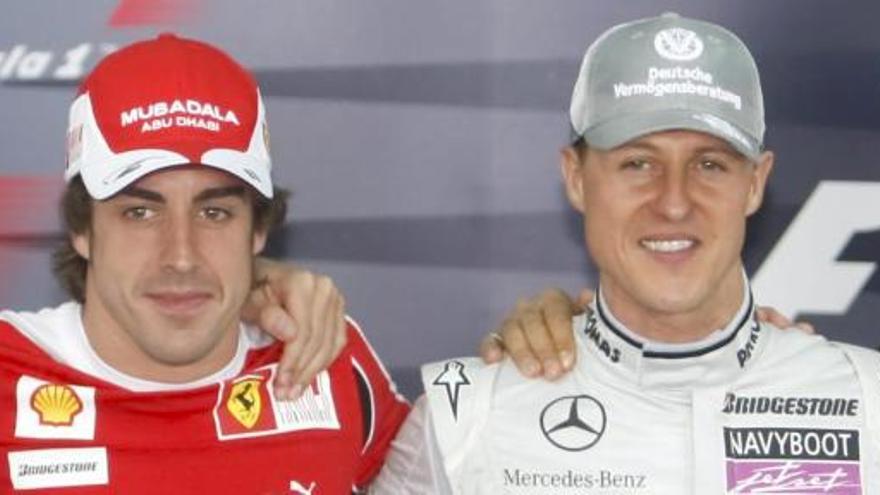 Fernando Alonso, junto a Michael Schumacher.