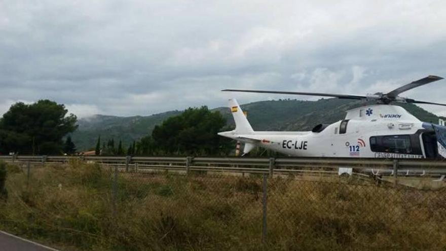 Herido grave al caer del techo de una nave en Onda