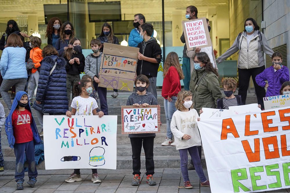 Protesta de pares per les mascaretes a GIrona