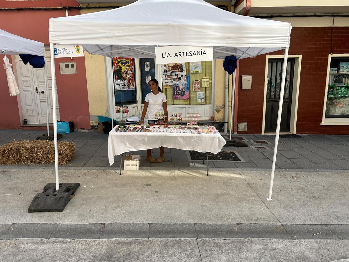 O comercio de Outes saca ás rúas produtos de artesanía, gastronomía e horta no marco da Feiriña