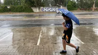 La lluvia vuelve a Córdoba con un breve pero intenso chaparrón acompañado de granizo