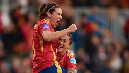 Mariona celebra un gol con Jenni Hermoso