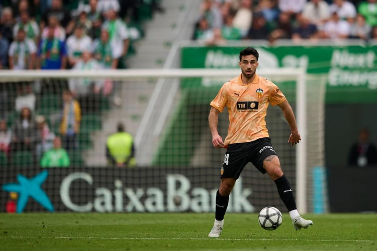 El defensa suizo del Valencia Eray Cömert