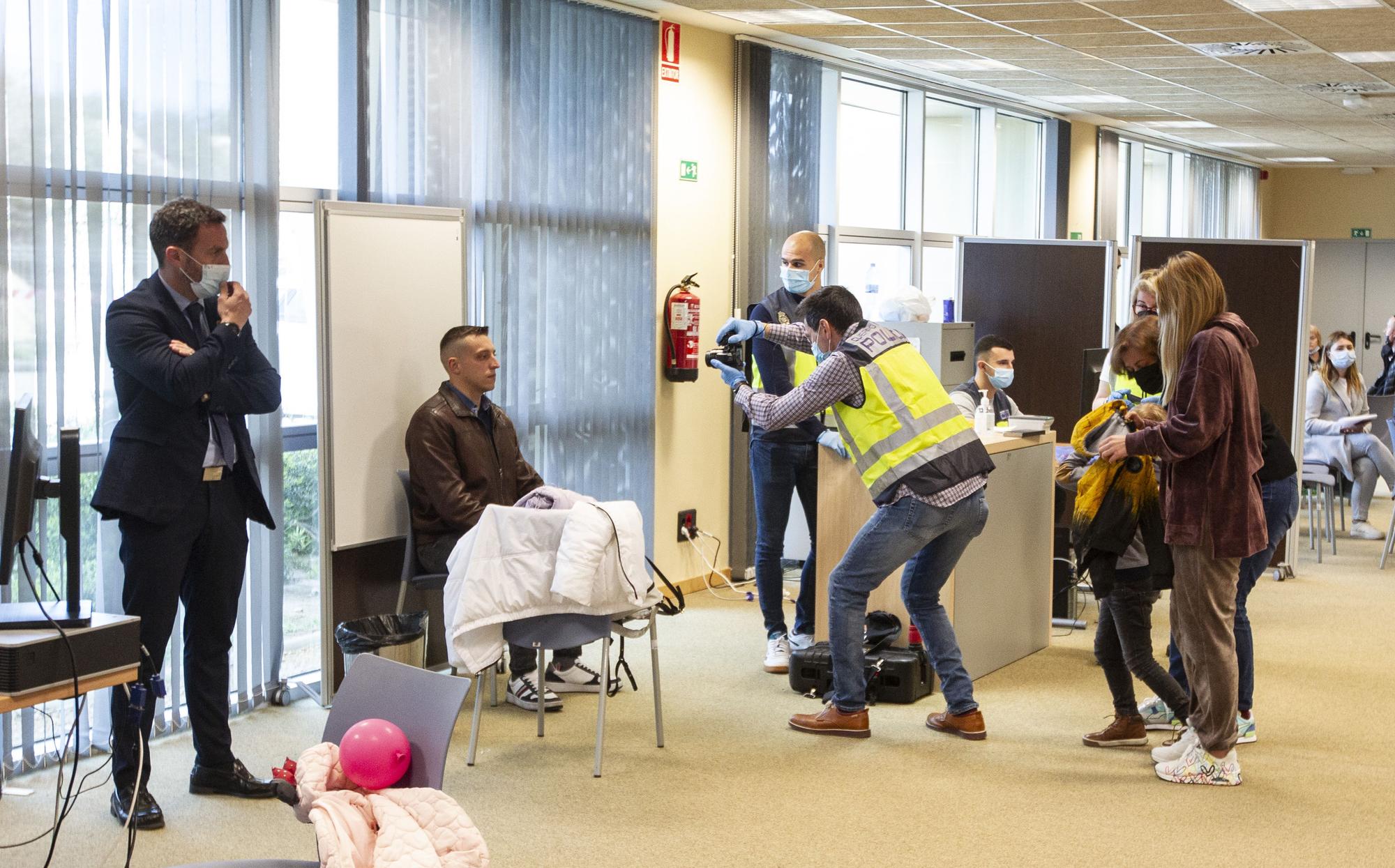 Visita del presidente del Gobierno, Pedro Sánchez, al centro de refugiados de Ciudad de la Luz