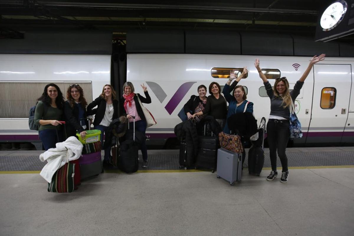 El primer 'networking' de mujeres a bordo de un tren viaja hasta Marsella: las participantes, antes de subir al AVE camino de la ciudad francesa.