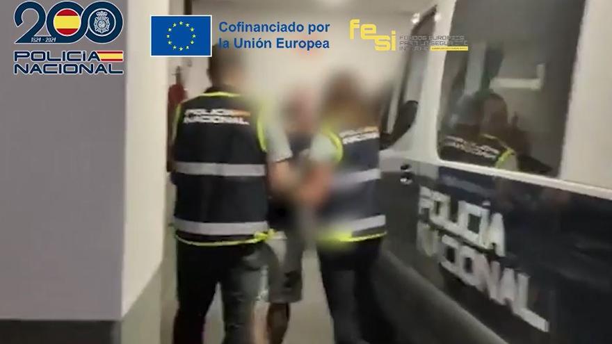 Un momento de la detención del fugitivo polaco por parte de agentes de la Policía Nacional en Marbella.