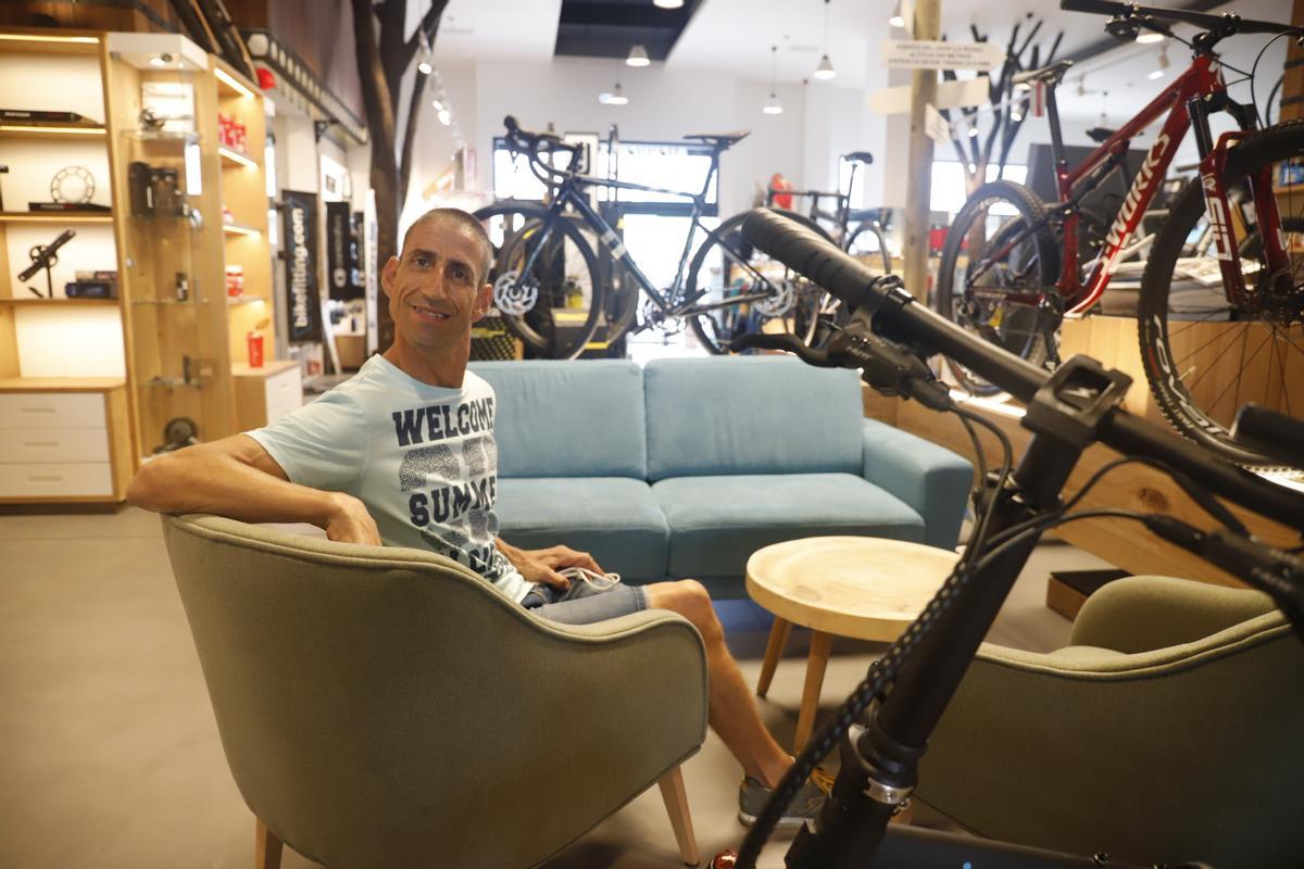 Carlos Sarrias, ciclista con parálisis cerebral impulsor del desafío 'Pedalea tus sueños'
