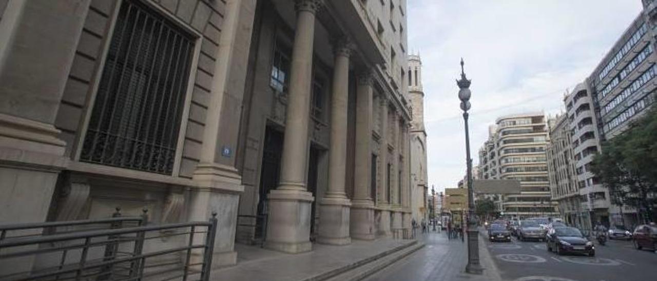 El edificio de la antigua sede de la Delegación de Hacienda en la calle Guillem de Castro.