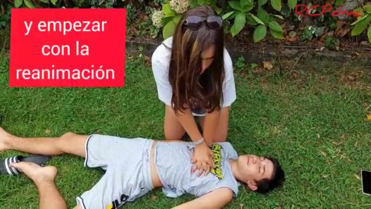 Vídeo de ’RCP desde mi cole’, iniciativa de la doctora Marta Nonide para enseñar las maniobras de reanimación cardiopulmonar en las escuelas. La canción adapta el tema ’SloMo’, de Chanel.