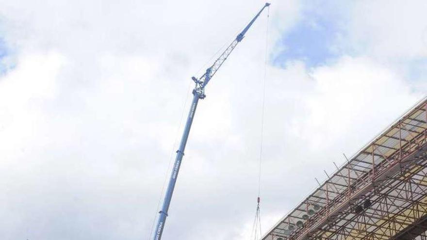 Trabajos de reparación en las cubiertas del estadio de Riazor.