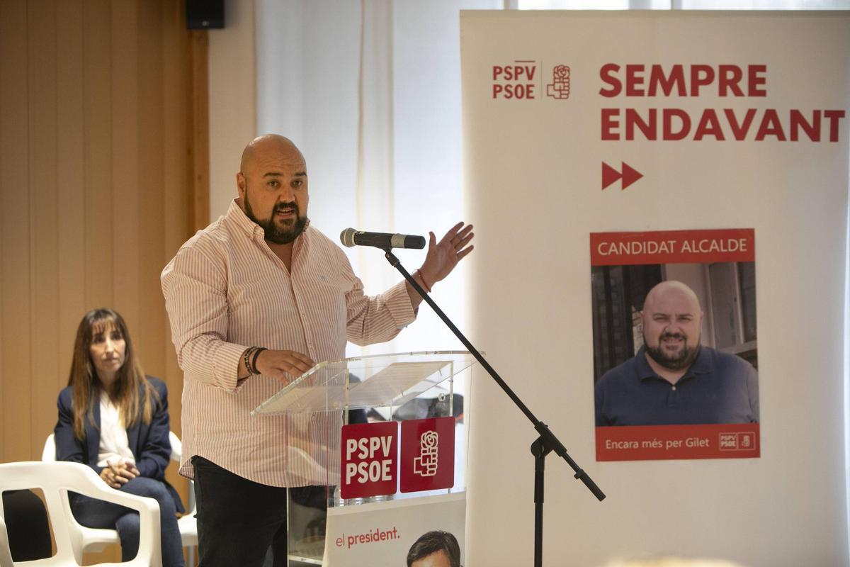 El alcalde de Gilet, en un acto de partido.