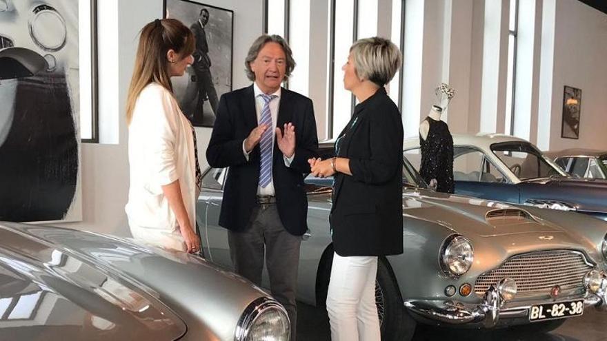 Gabriel Arrabal, Elvira Carrera y Mar González en el Museo Automovilístico y de la Moda.