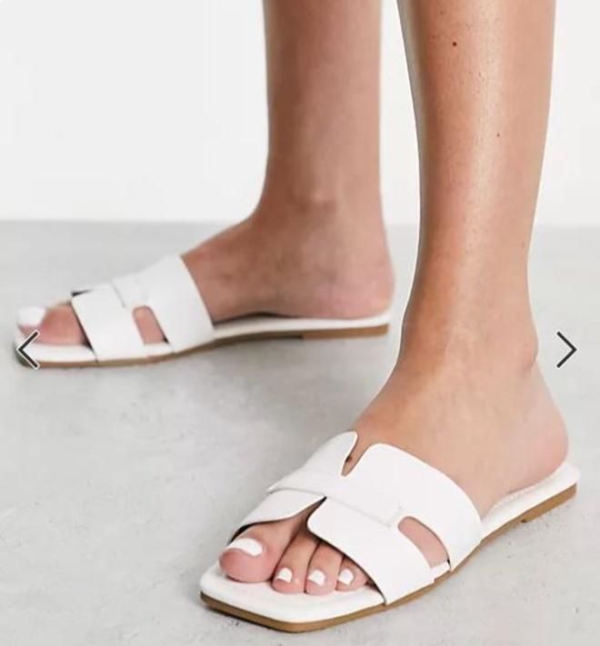 Sandalia blanca de Asos (precio: 17,99 euros)