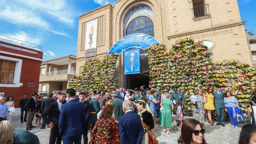 Más de 3.000 ramos a la virgen en Pilar de la Horadada