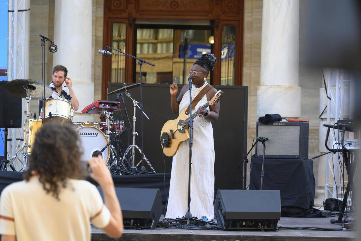 Melissa Laveaux y Rozalén en La Mar de Músicas