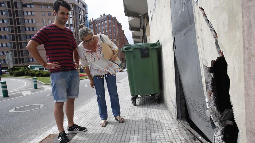 IU pide una valla protectora en la calle del Muelle