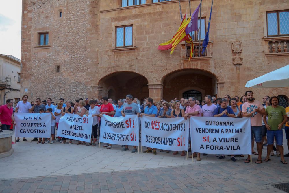 Unas 100 personas se concentran en favor de la autovía Llucmajor-Campos