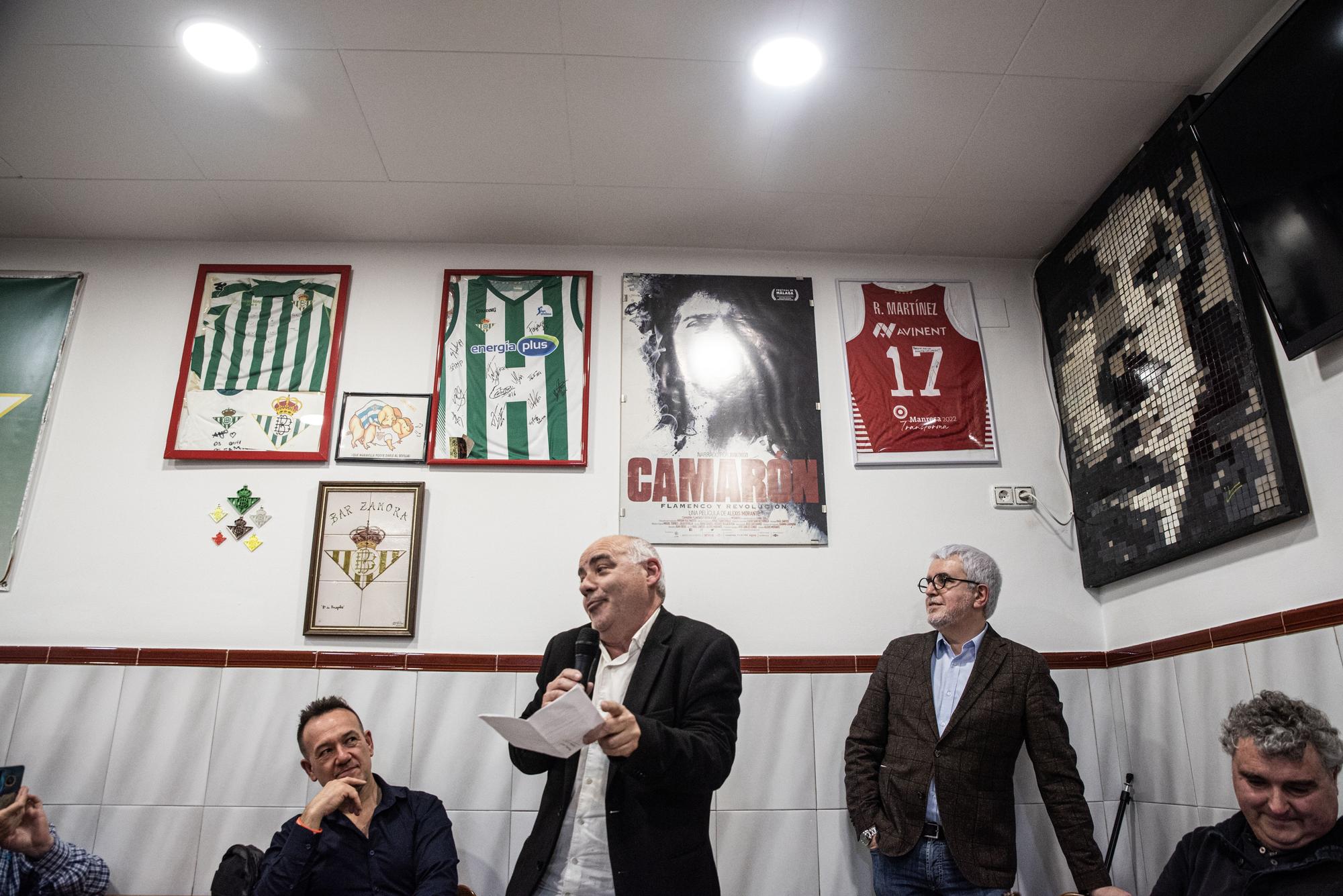 GALERIA | Albert Soler presenta llibre a Sant Joan entre somriures