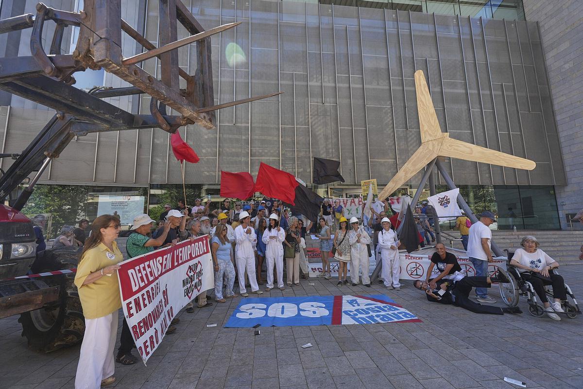 Les imatges de la protesta contra els Macroprojectes energètics