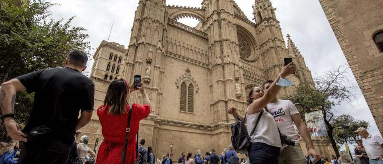 Este verano se espera una llegada masiva de turistas sumada a una falta de personal.