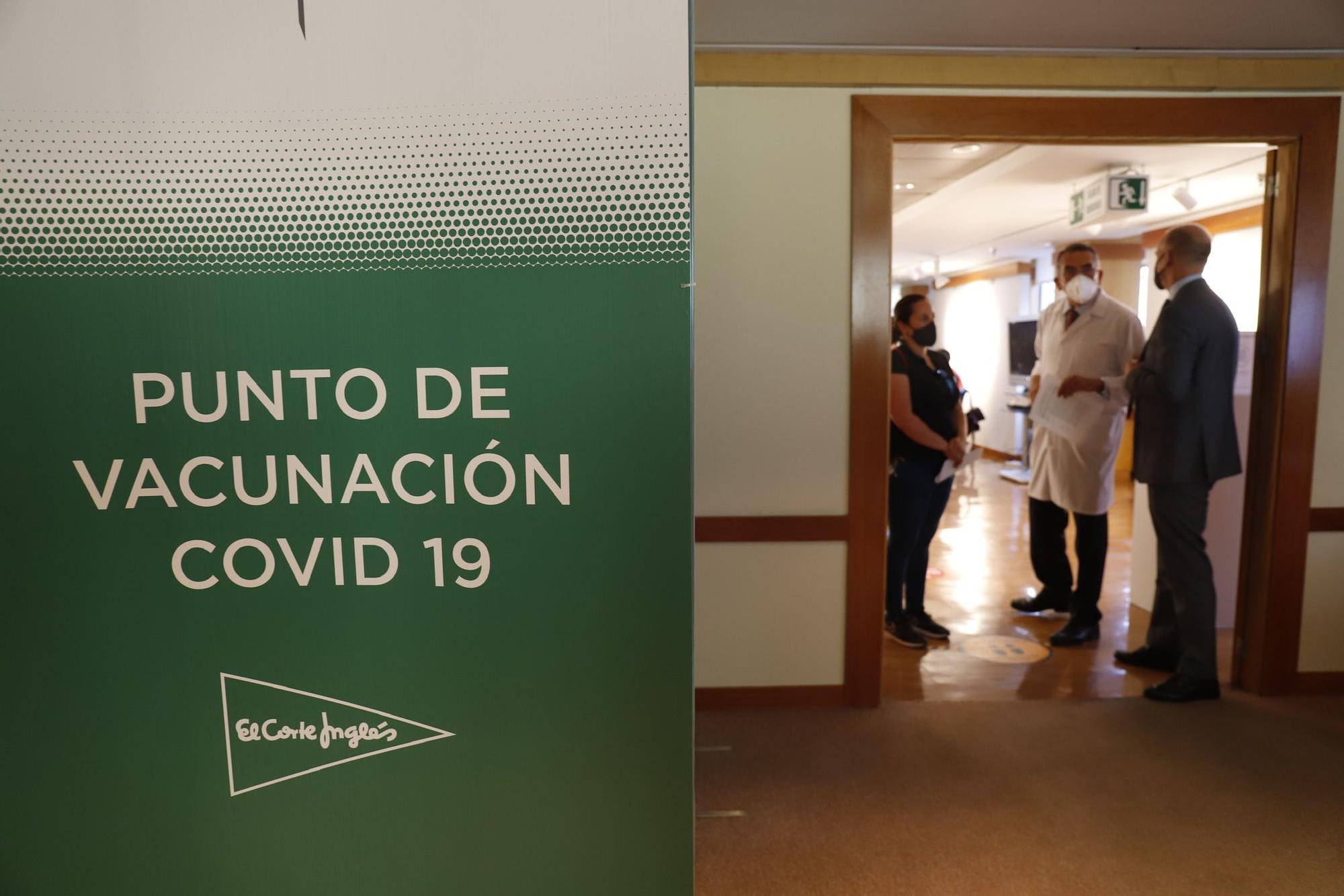 Vacunación contra el covid a la plantilla de El Corte Inglés en Málaga