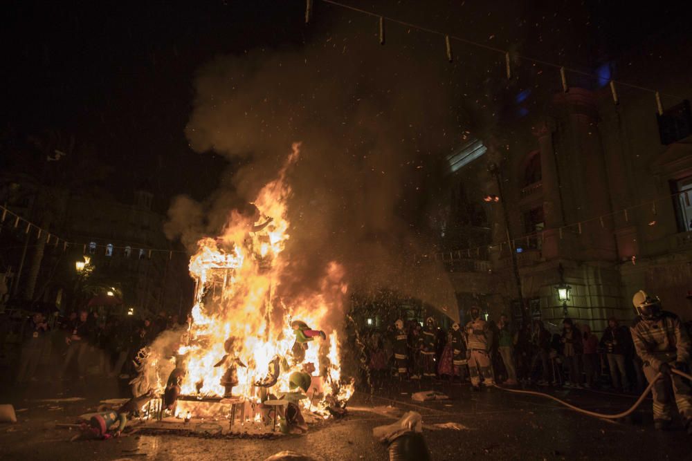 Cremà de la falla municipal infantil de 2019