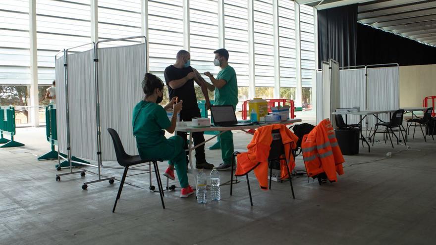 Los nacidos entre los años 1962 y 1971 reciben desde hoy la vacuna de refuerzo en Zamora