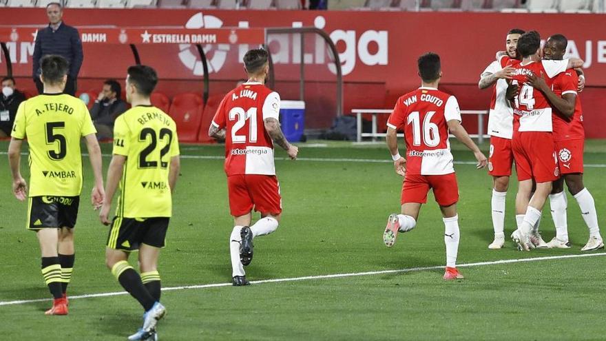 Els jugadors del Girona celebren un gol contra el Saragossa a Montilivi