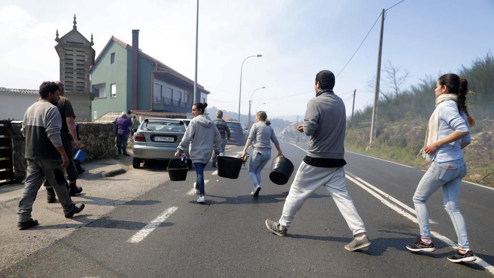 Incendio en Rianxo |El fuego arrasa más de 800 ha