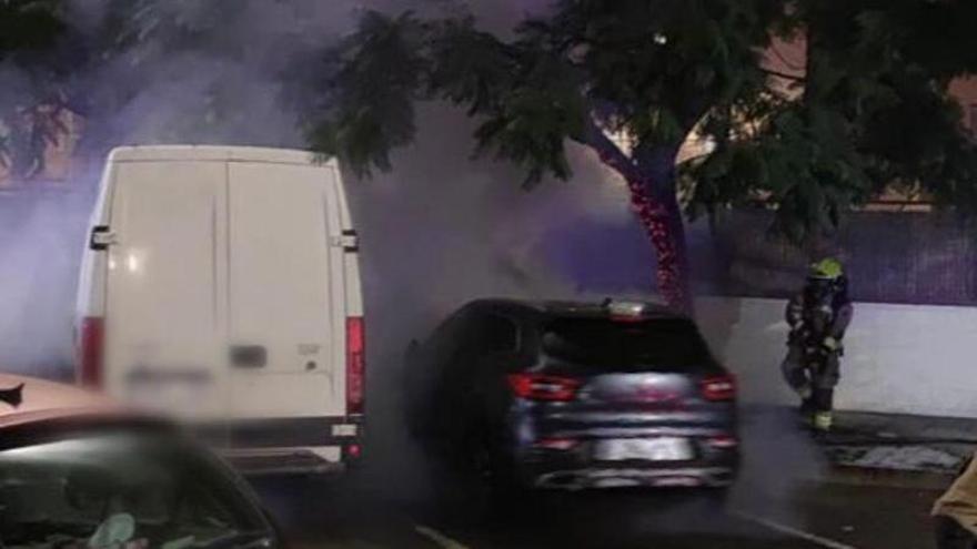 Incendio de un coche en la Calle General Espartero de Alicante