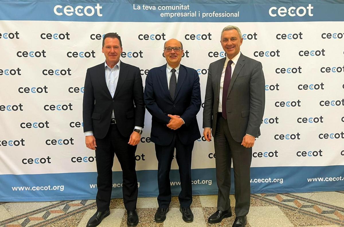 Francisco Pla, director regional de BBVA en Catalunya; Xavier Panés, presidente de la Cecot; y José Ballester, director territorial de BBVA Catalunya.
